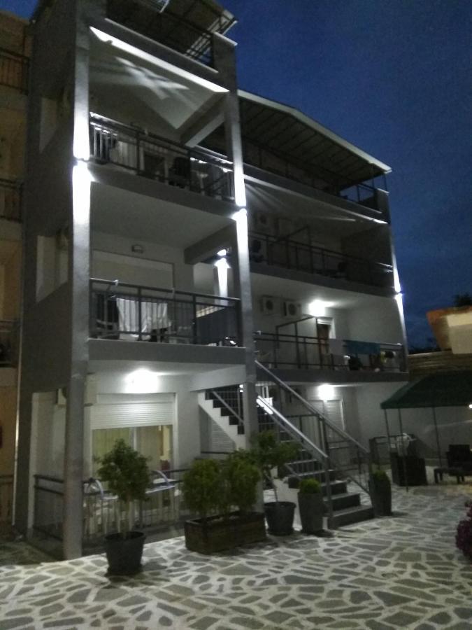 Studios Maria Potos Luaran gambar