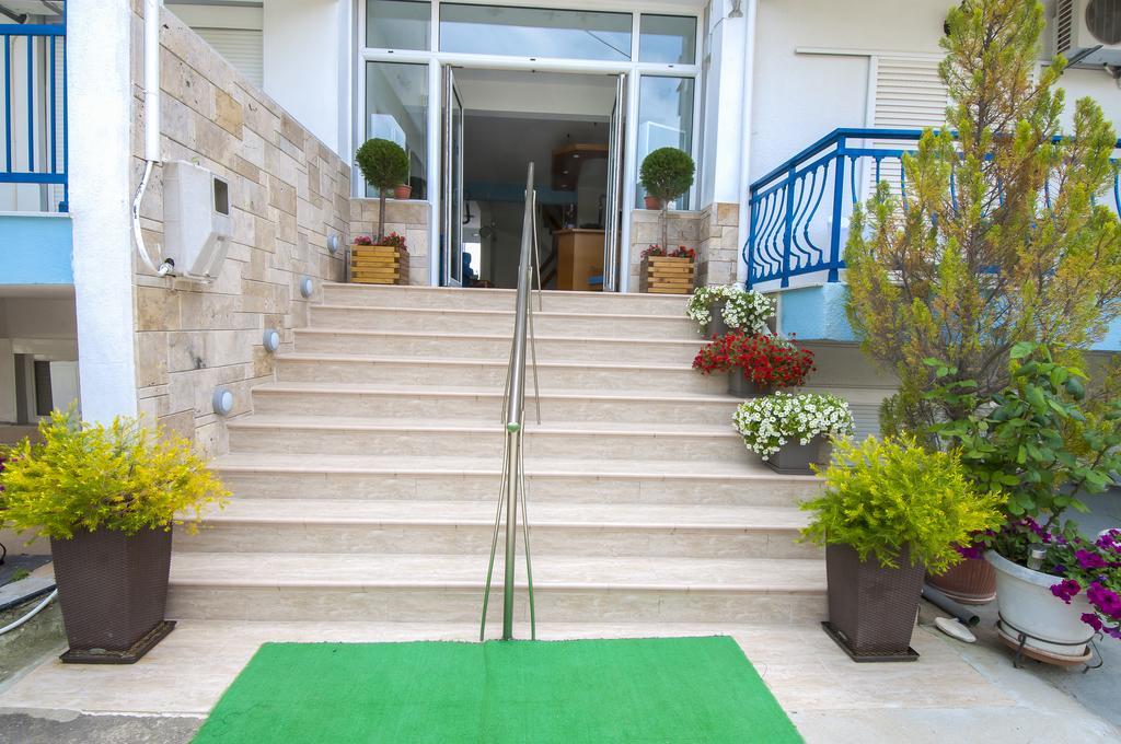 Studios Maria Potos Luaran gambar