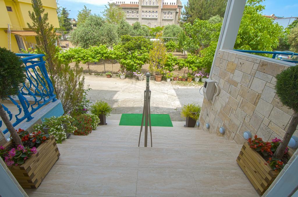 Studios Maria Potos Luaran gambar