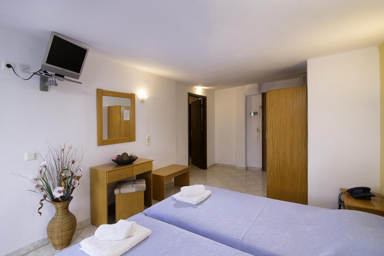 Studios Maria Potos Luaran gambar